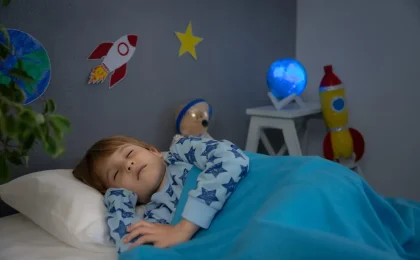 What Time Should a 3 Year Old Go to Bed on a School Night?